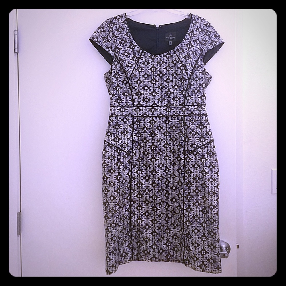 Knee-length cap sleeve office dress